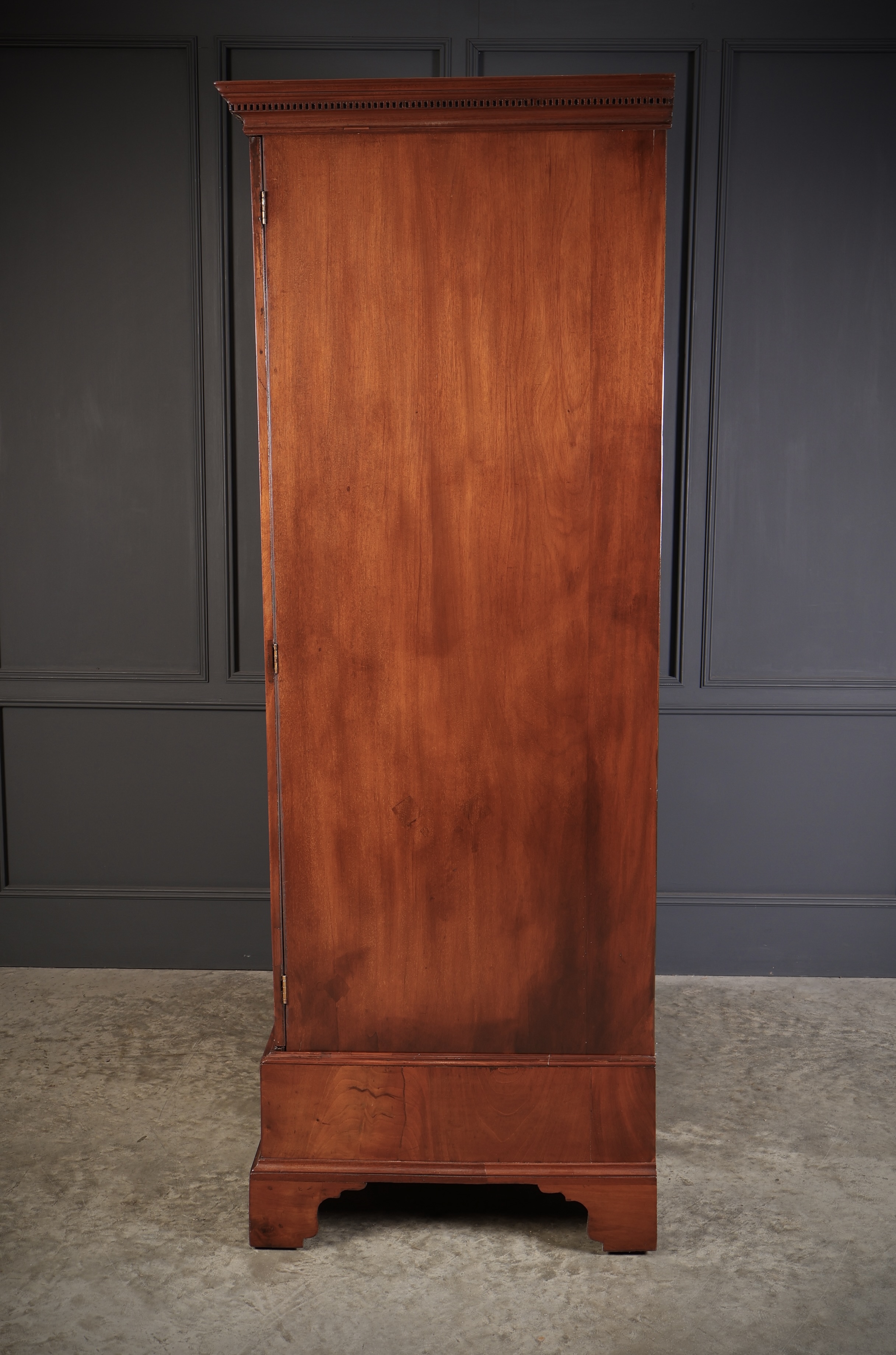 Large Georgian Mahogany Wardrobe antique wardrobes Antique Furniture 9